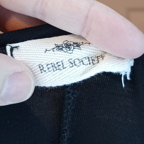 #243 3/$18 - Rebel Society Black Short Sleeve Top Size Small - Picture 5 of 5